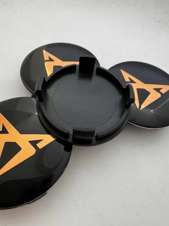 CUPRA DEKIELKI KAPSLE ZNACZKI DEKLE LOGO DO ALUFELG 56mm/52mm 4szt.