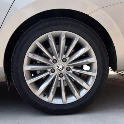 SKODA ZNACZKI DEKIELKI DO ALUFELG DEZENT AEZ RIAL DOTZ ANZIO PLATIN 60mm 4szt.