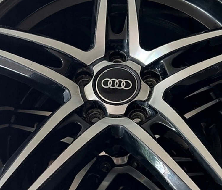 AUDI DEKIELKI ZNACZKI DEKLE MAM CARMANI S62 RIAL N12 75mm/70mm
