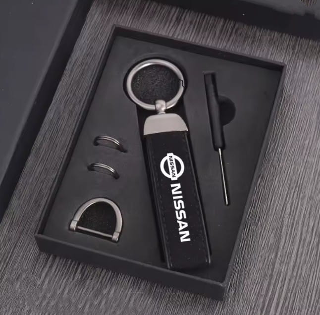NISSAN BRELOK BRELOCZEK SMYCZ ZAWIESZKA DO KLUCZY PREZENT PUDEŁKO ŚWIĘTA