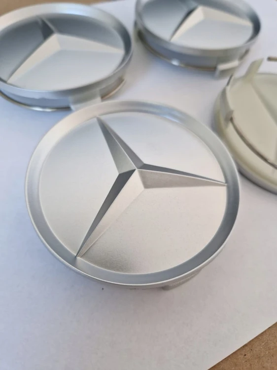 MERCEDES DEKIELKI KAPSLE ZNACZKI DEKLE SREBRNY MAT 75mm/70mm 4szt.