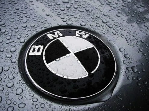 BMW EMBLEMAT 82mm NA MASKE KLAPE ZNACZEK LOGO + TULEJKI E60 E61 E90 E91 E92