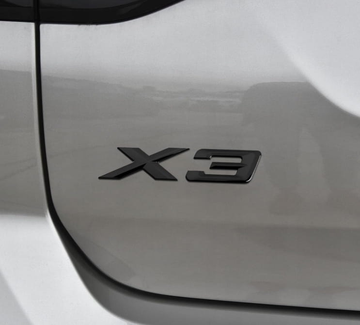 BMW X3 NAPIS EMBLEMAT NAKLEJKA LOGO ZNACZEK NA KLAPĘ TYŁ MATOWY
