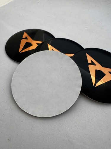 SEAT CUPRA NAKLEJKI 56mm EMBLEMATY ZNACZKI ALUMINIOWE 4szt